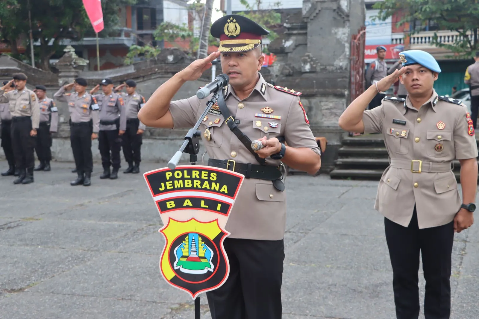 Mengenang Jasa Pahlawan, Polres Jembrana Gelar Upacara Ziarah dan Tabur Bunga di Hari Bhayangkara ke-78