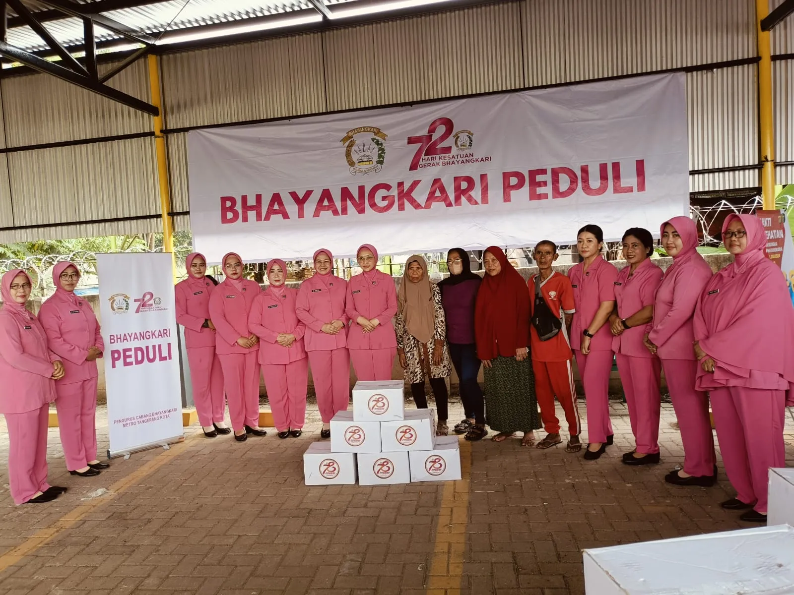 Hari Bhayangkara ke-78, Serentak 2 500 Sembako Disebar di 17 Lokasi di Tangerang