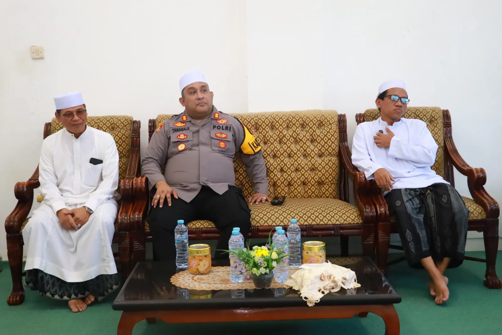 Kapolres Tanjung Perak Silaturahmi Dengan Santri dan Pengasuh Ponpes Assalafi Al- Fitrah Surabaya