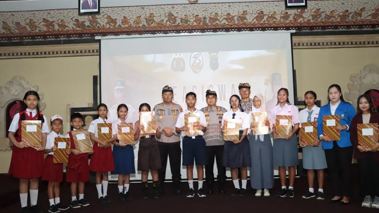 Polresta Denpasar Berikan Beasiswa Putra Putri Polri Yang Berprestasi Sambut Hari Bhayangkara ke-78