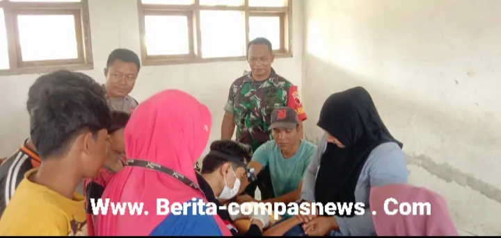 Peringati Hari Bhayangkara ke 78, Polsek Prajekan Bersama Sidokkes Polres Bondowoso Adakan Khitanan Gratis