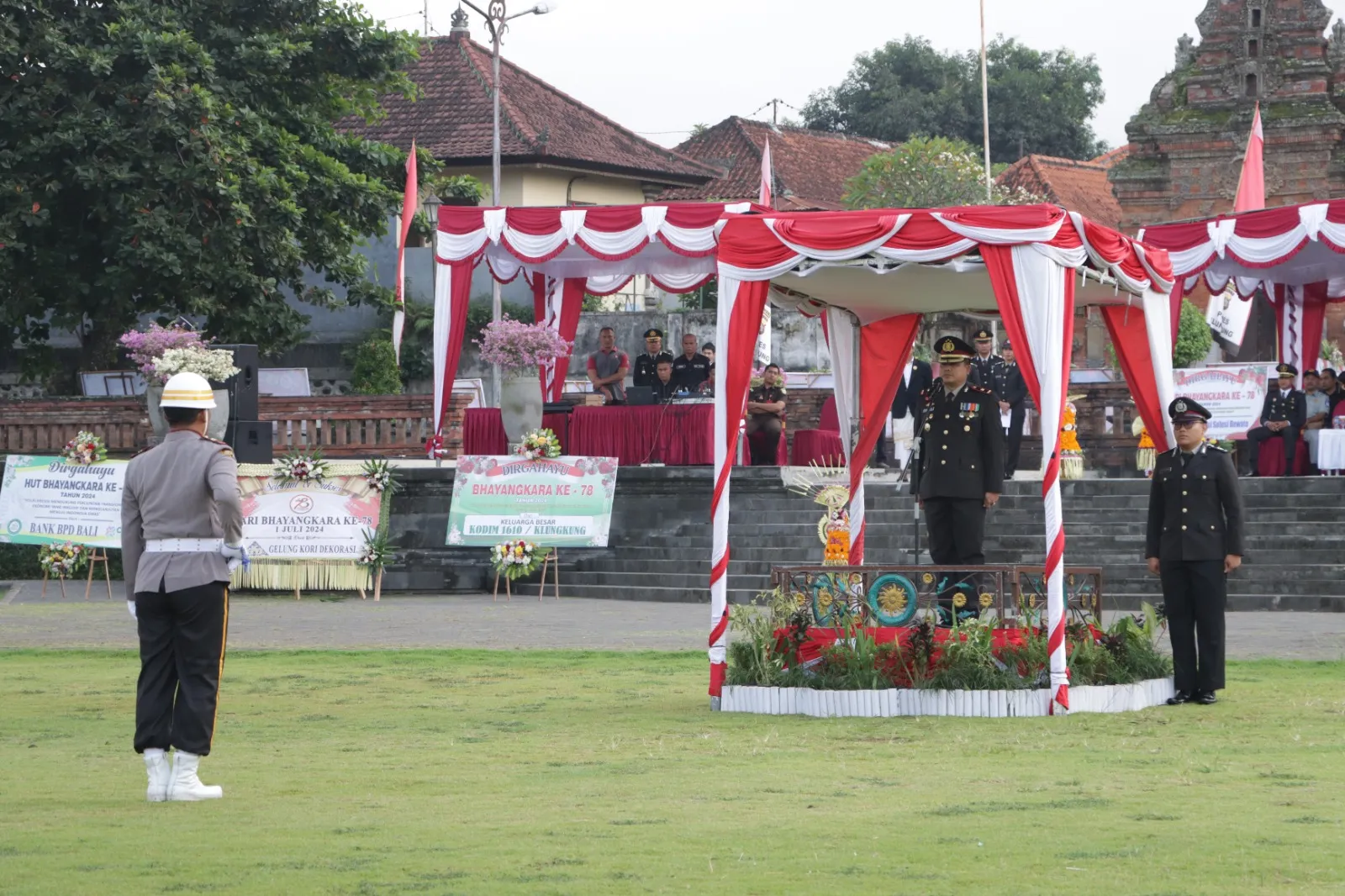 Polres Klungkung Gelar Upacara Peringatan Hari Bhayangkara Ke-78 di Alun Alun Ida Dewa Agung Jambe