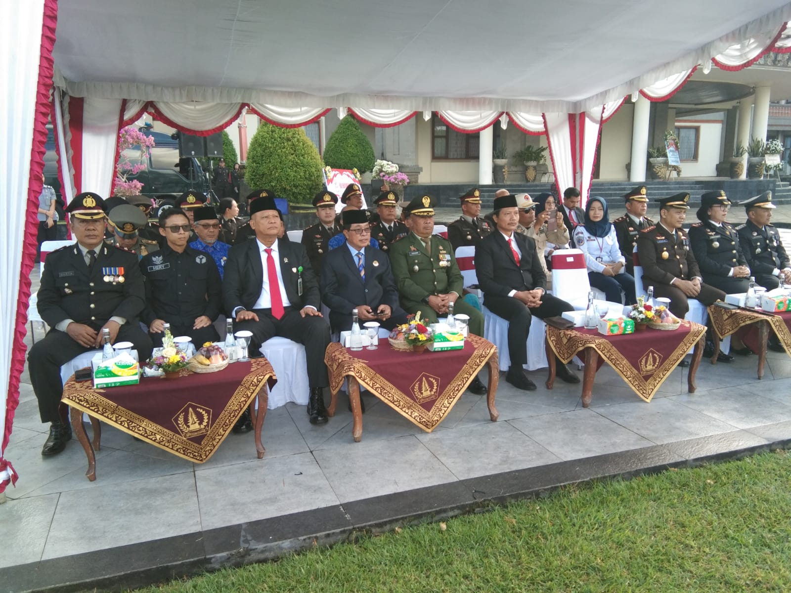 Polres Bandara Ngurah Rai Upacara Peringatan Hari Bhayangkara ke-78 di Puspem Badung