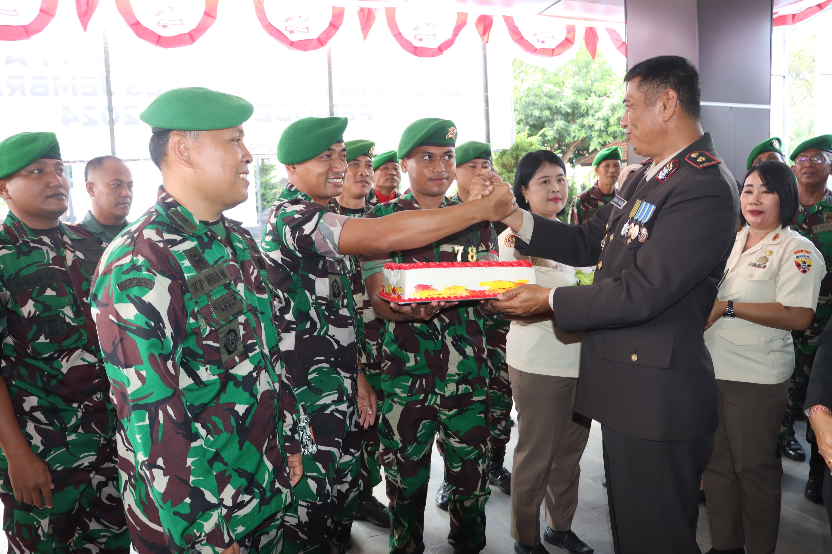 Peringati Hari Bhayangkara ke-78 Polres Jembrana Dapat Kejutan dari Kodim 1617/Jembrana dan Batalyon Infanteri 741/GN
