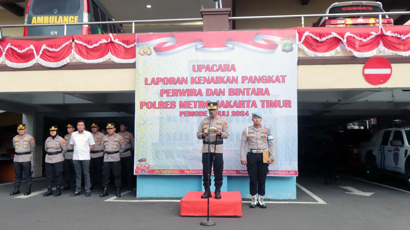 Kapolres Pimpin Upacara Kenaikan Pangkat 49 Anggota Polres Metro Jakarta Timur