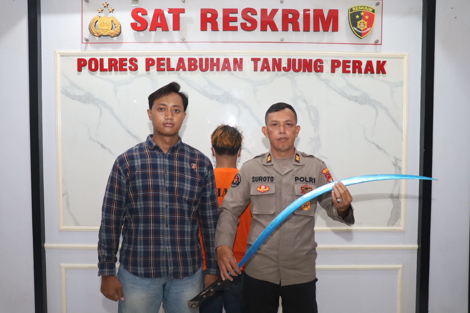 Polres Tanjung Perak Amankan Pemuda Ketua Gangster Durian Runtuh 23 Kedapatan Membawa Senjata Tajam