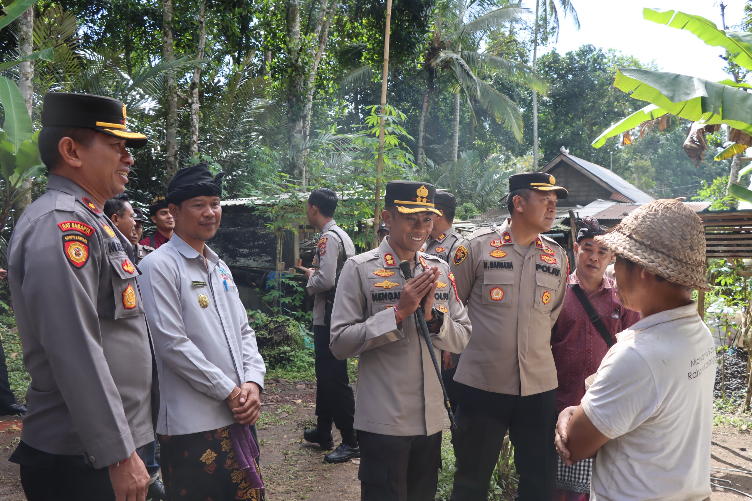 Kapolres Karangasem Tinjau Progres Bedah Rumah di Desa Rendang