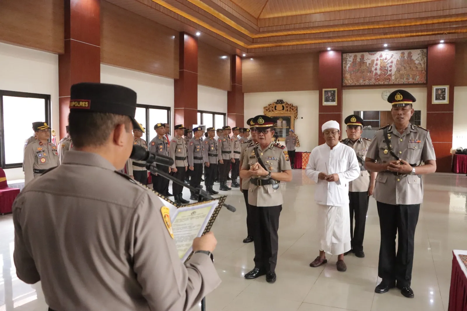 Kapolres Klungkung Pimpin Upacara Serah Terima Jabatan Kasat Intelkam dan Kapolsek Dawan