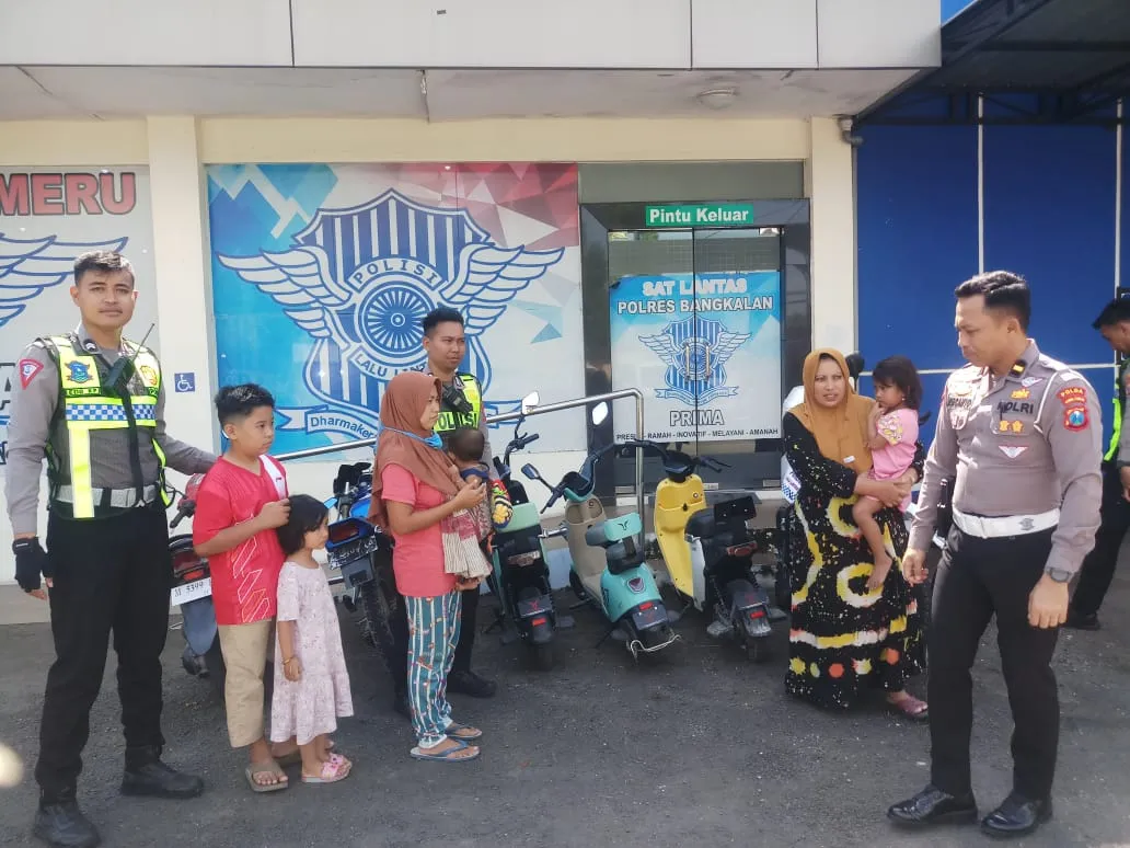 TRC Satlantas Polres Bangkalan Tertibkan Penggunaan Sepeda Listrik di Jalan Raya