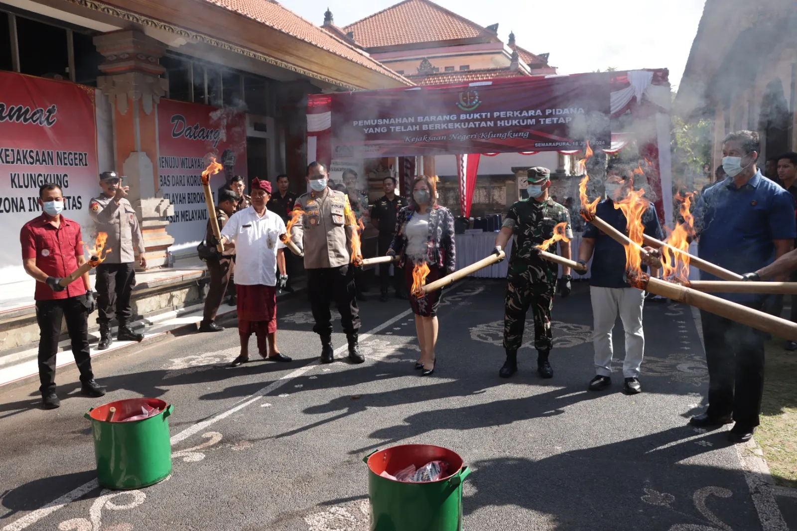 Kapolres Klungkung Hadiri Pemusnahan Barang Bukti di Kejaksaan Negeri Klungkung