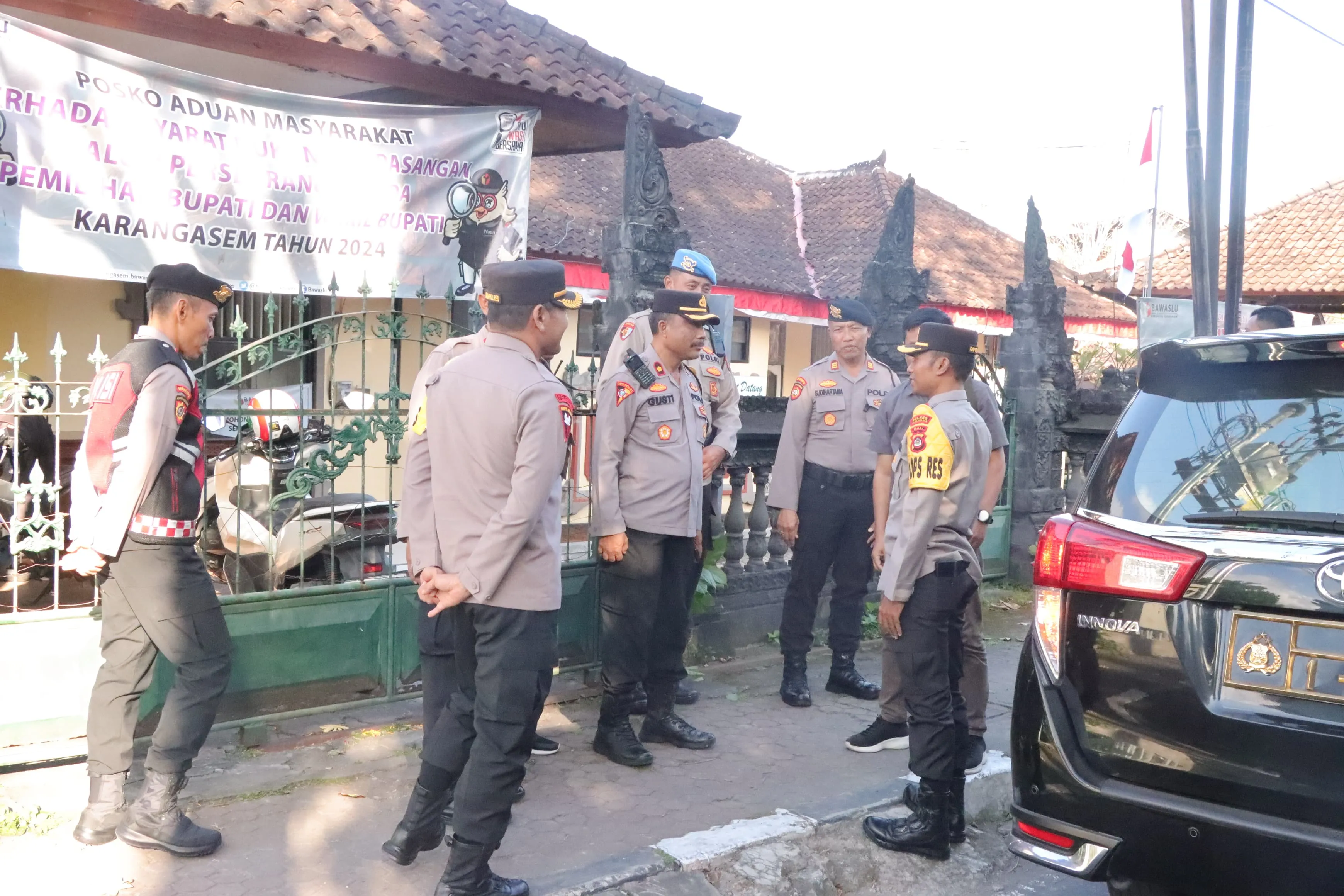 Kapolres Karangasem Pantau Langsung Pengamanan Koordinasi Paslon Perseorangan di Kantor Bawaslu