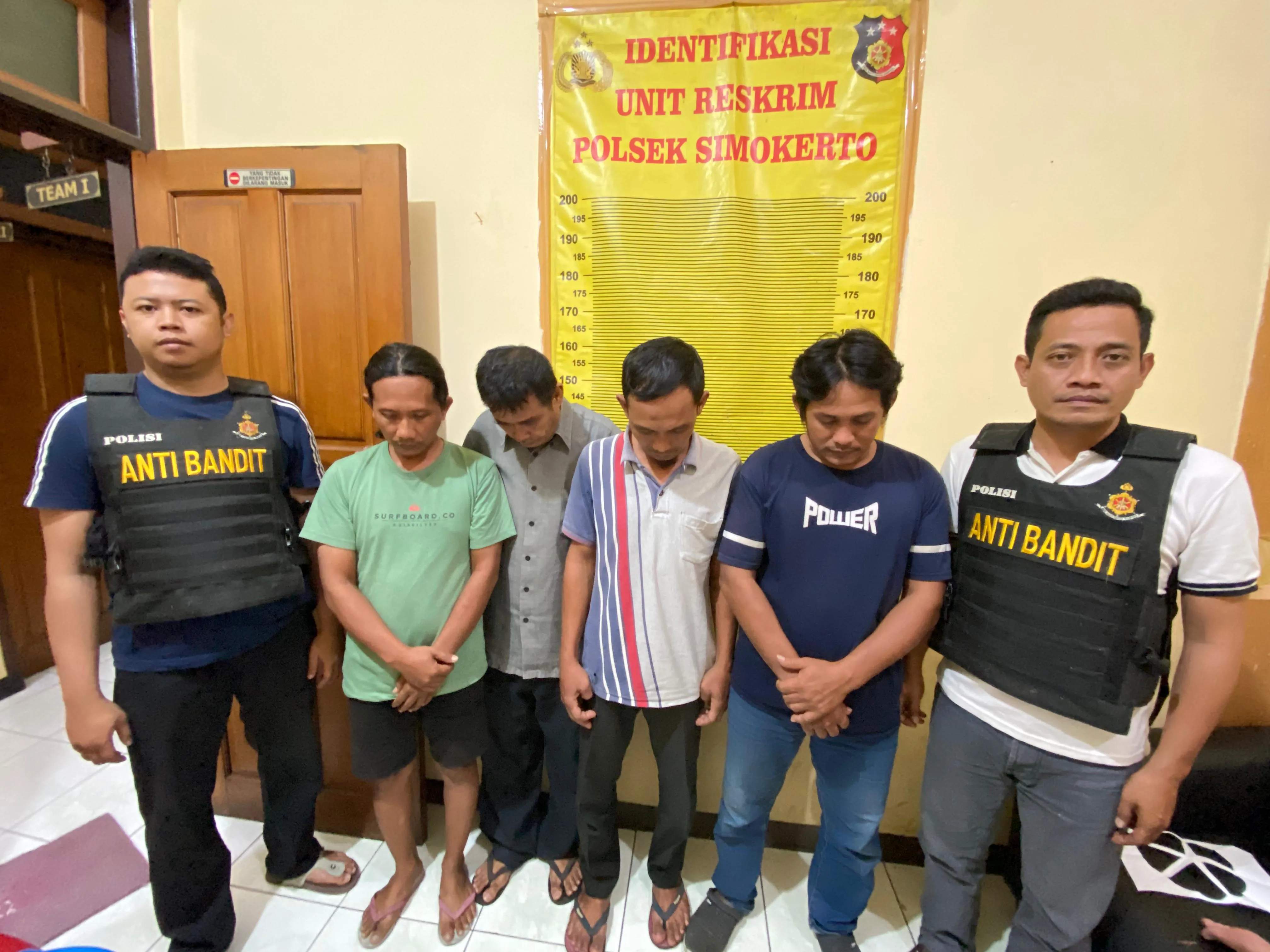 Tim Anti Bandit Polsek Simokerto Berhasil Amankan 4 Orang Pelaku Judi Online