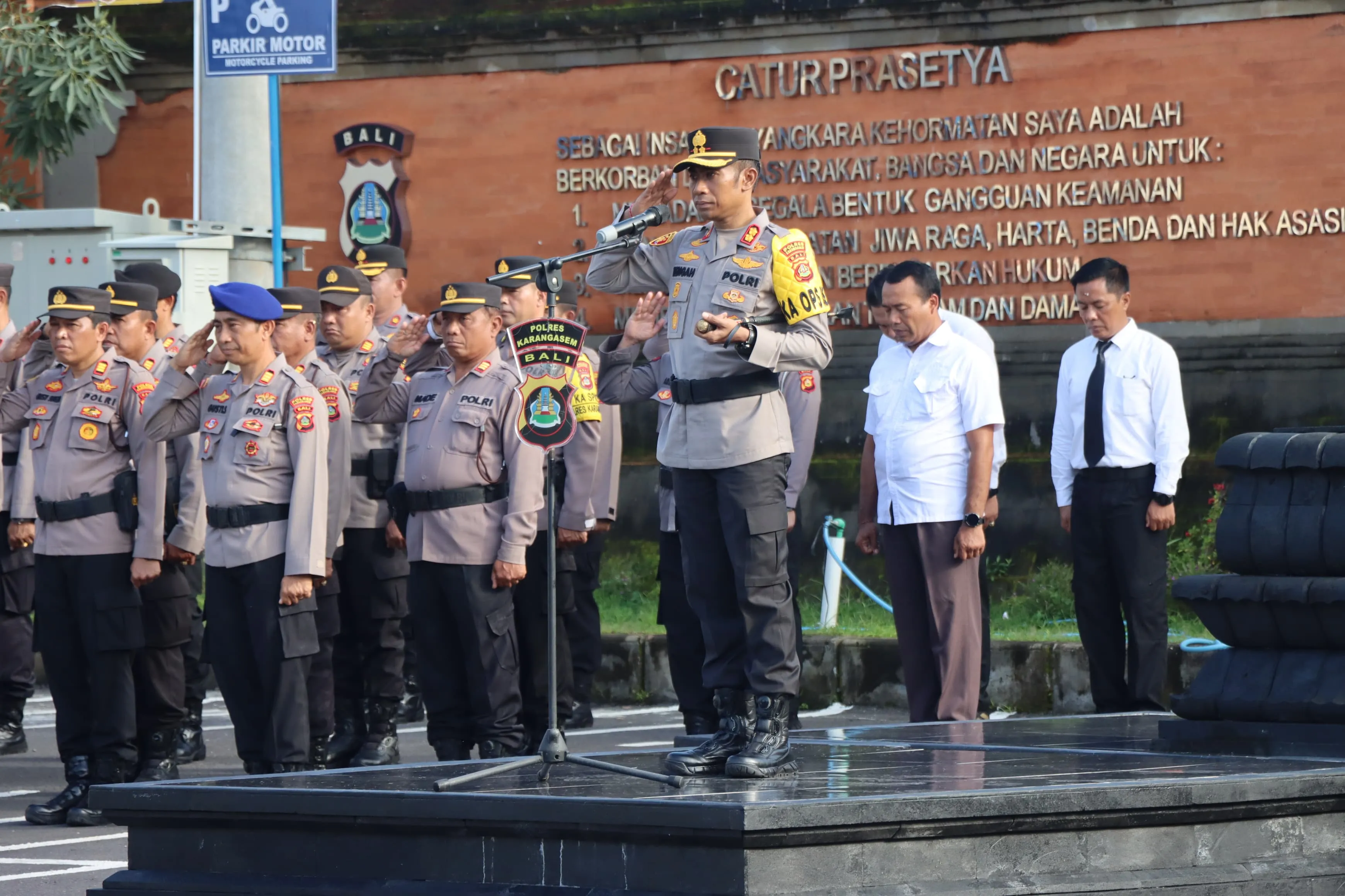 Kapolres Karangasem Pimpin Upacara Kenaikan Pangkat Pengabdian