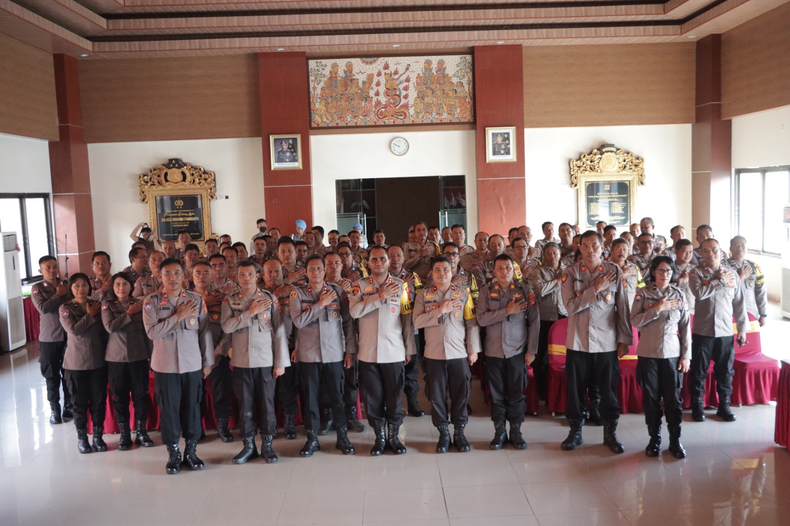 Kapolres Klungkung Pimpin Anev Bhabinkamtibmas di Aula Jalaga Dharma Pandhapa