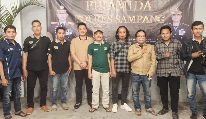 AKBP. Hendro Sukmono Kapolres Sampang Ngopi Bareng Awak Media Menjalin Silaturahmi Tetap Terjaga