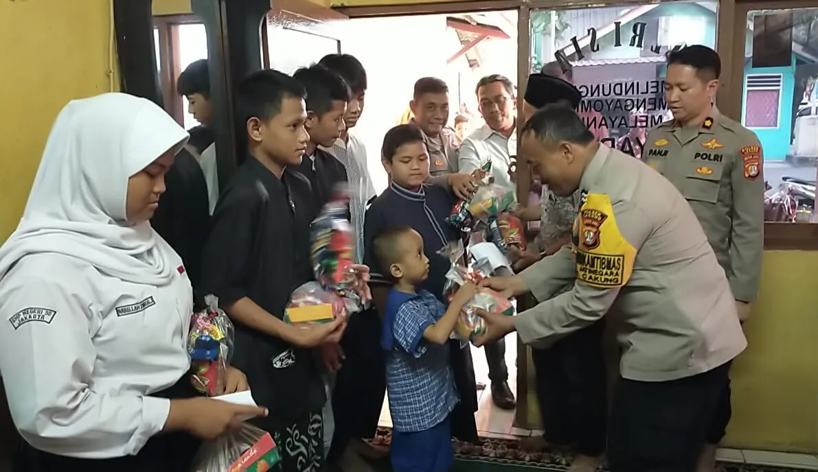 Perasaan Bahagia dan Senang Saat Anak-Anak Yatim disantuni Polsek Cakung di Kantor Polsubsektor Raya Bekasi