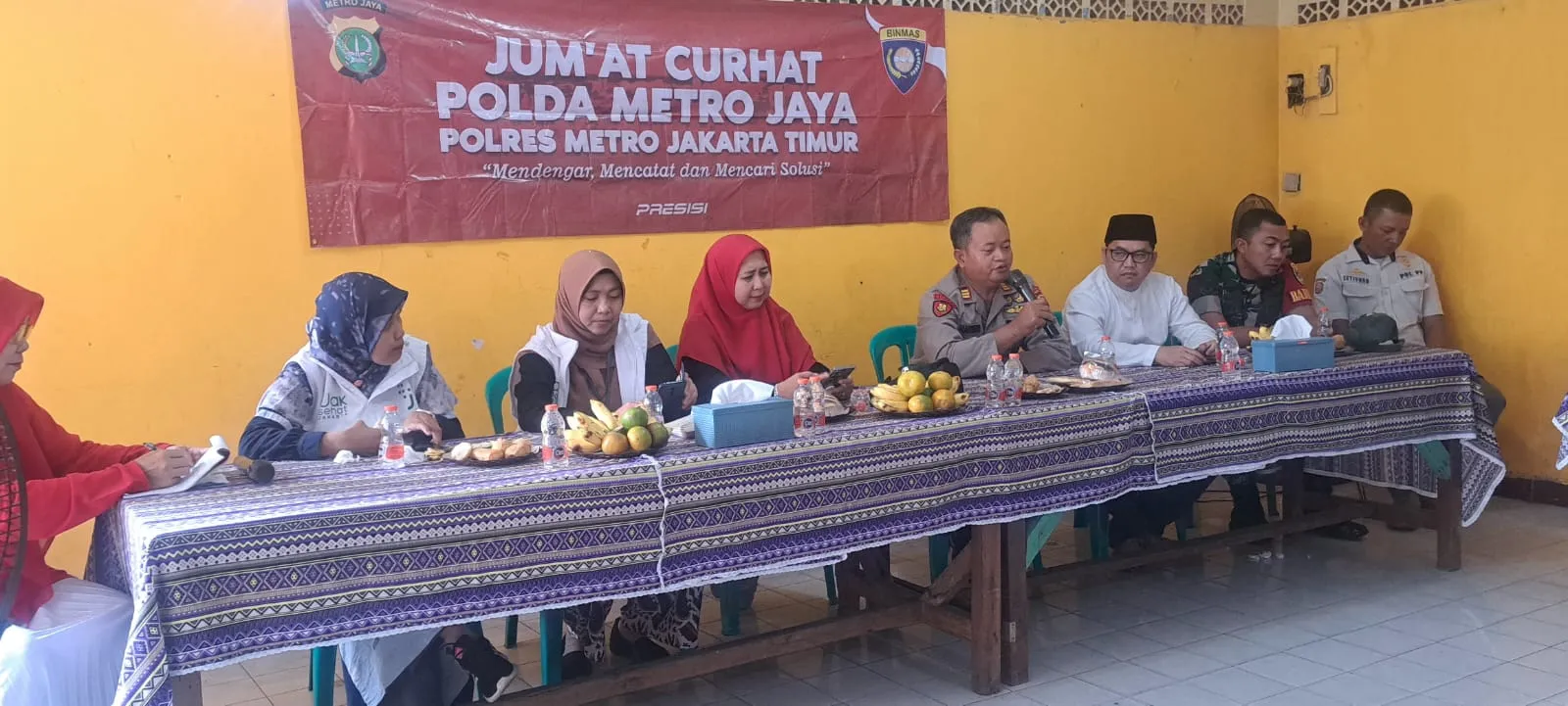 Jalin Silaturahmi Dengan Warga Masyarakat, Polisi Gelar Jumat Curhat