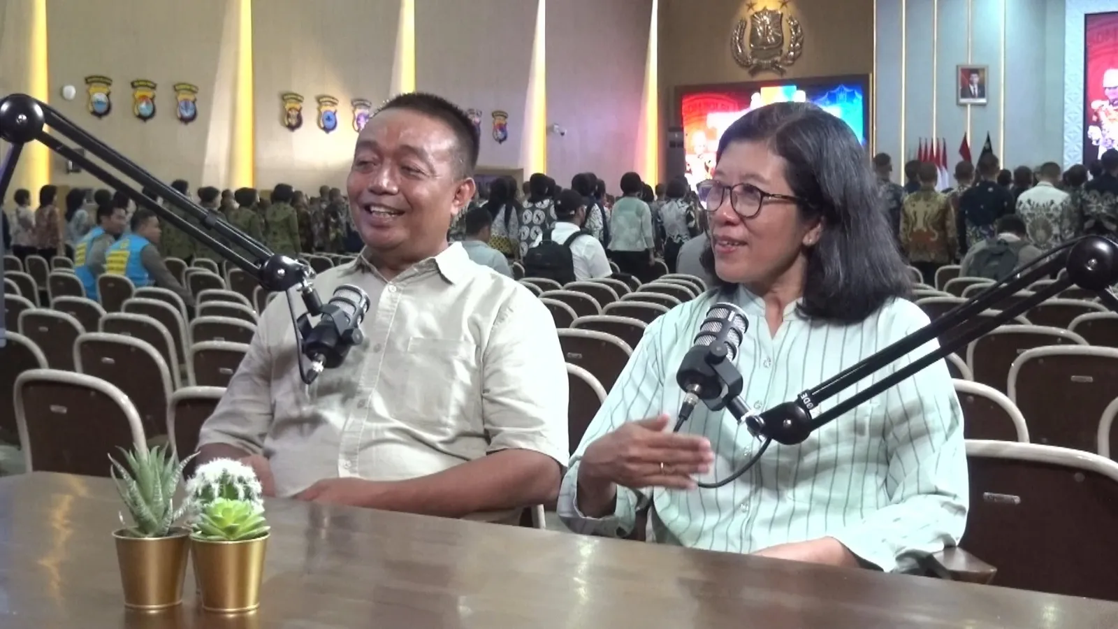 Ibu Taruni Akpol Regina: Ditanya 'Habis Berapa M' Lah Wong Saya Tukang Warung