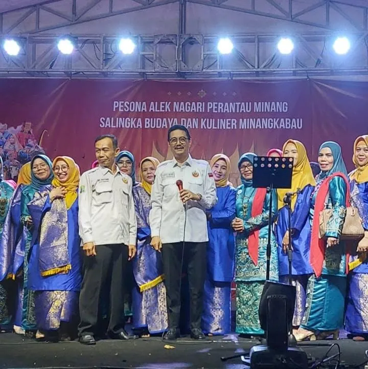 Ketua IKM Kota Tangerang Buka Festival Urang Minang Baralek Gadang di Mall Balekota