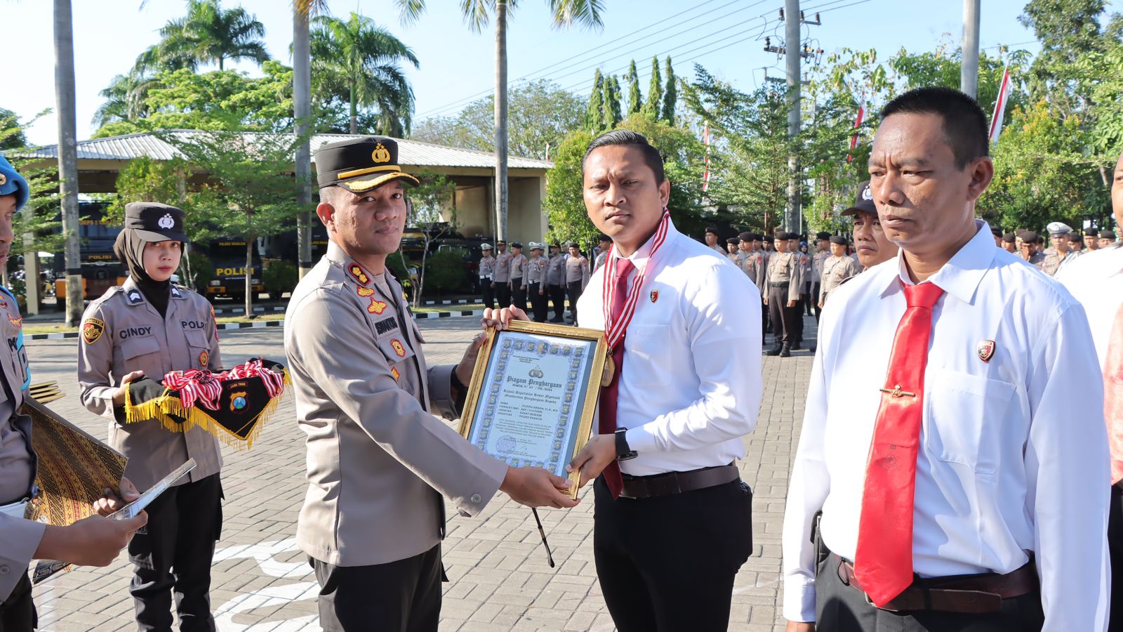 Kapolres Apresiasi Prestasi 11 Anggota Polres Nganjuk Dengan Beri Piagam Penghargaan