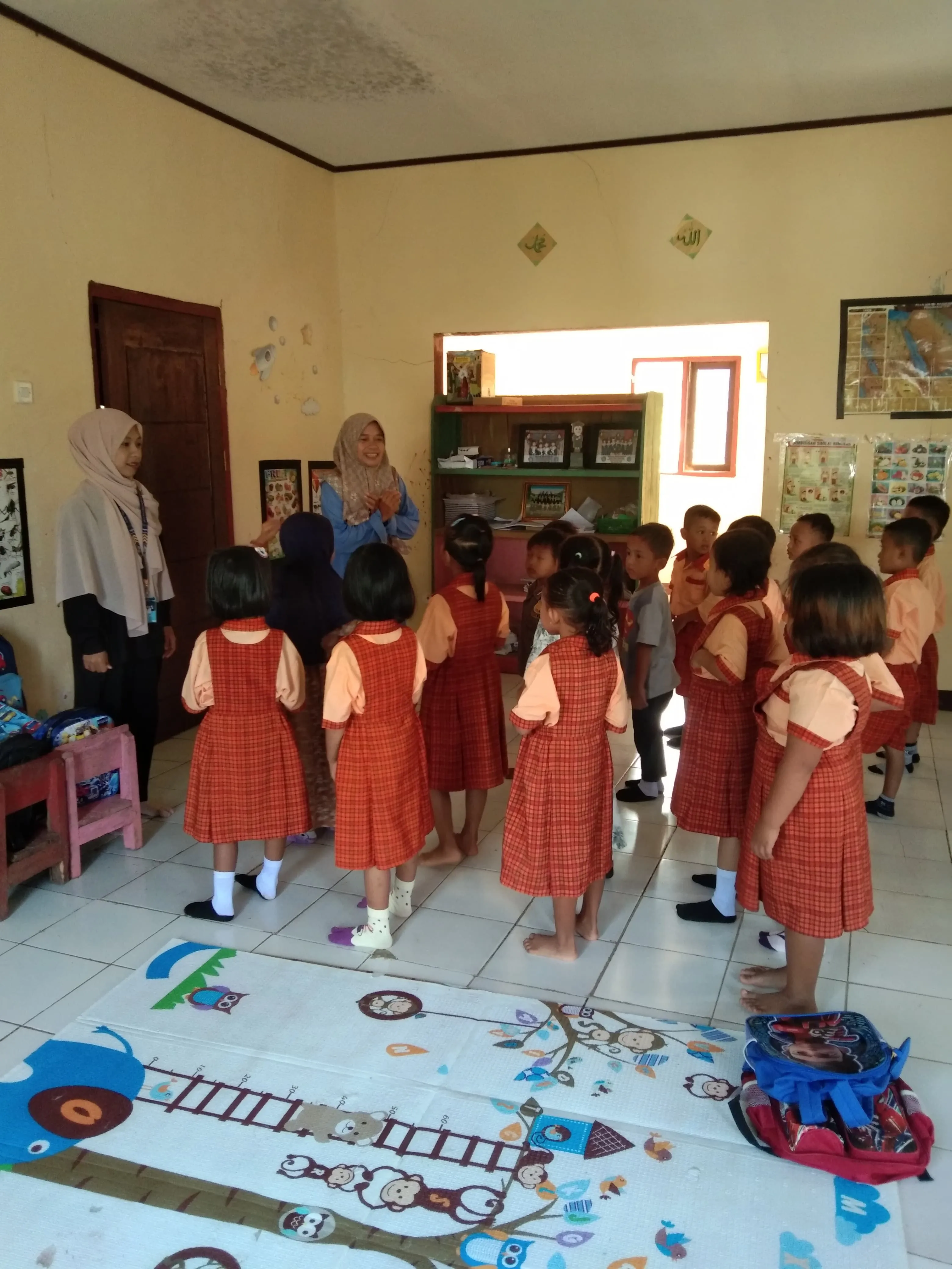 Mahasiswa UIN SMH Banten Kukerta Kelompok 106 Mendapat Respons Baik di Desa Ciakar