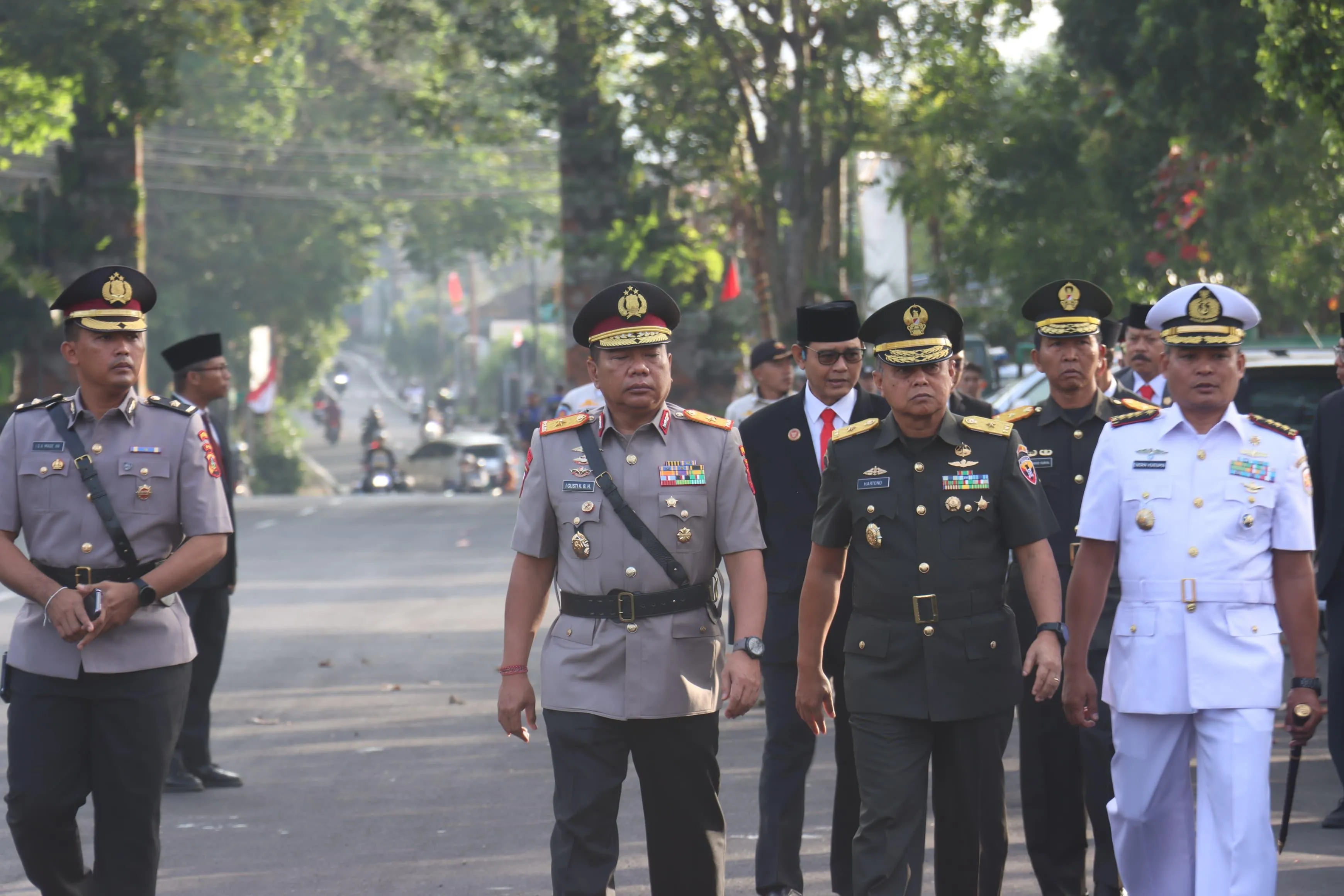 Memperingati Hari Jadi Provinsi Bali ke-66 Wakapolda Bali Laksanakan Tabur Bunga