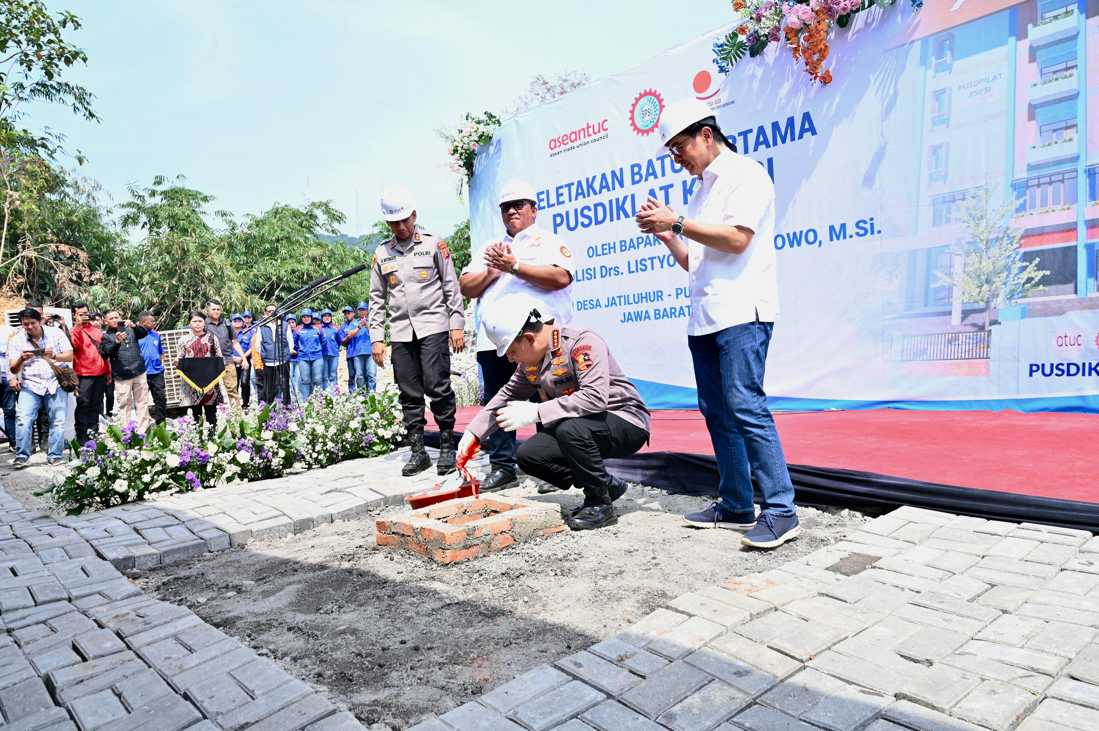 Kapolri Laksanakan Peletakan Batu Pertama Pembangunan Gedung Pusdiklat SPSI di Kawasan Jatiluhur Kabupaten Purwakarta