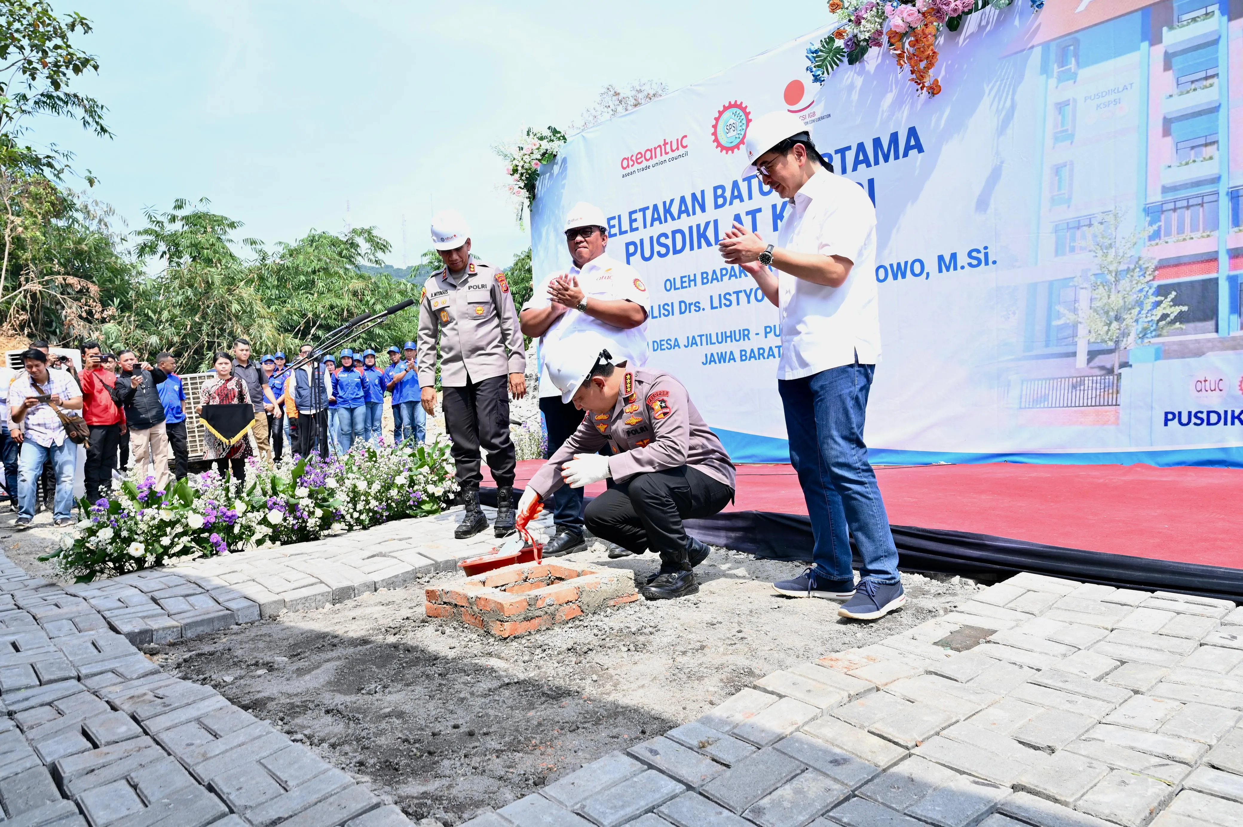 Kapolri Laksanakan Peletakan Batu Pertama Pembangunan Gedung Pusdiklat SPSI di Kawasan Jatiluhur Kabupaten Purwakarta