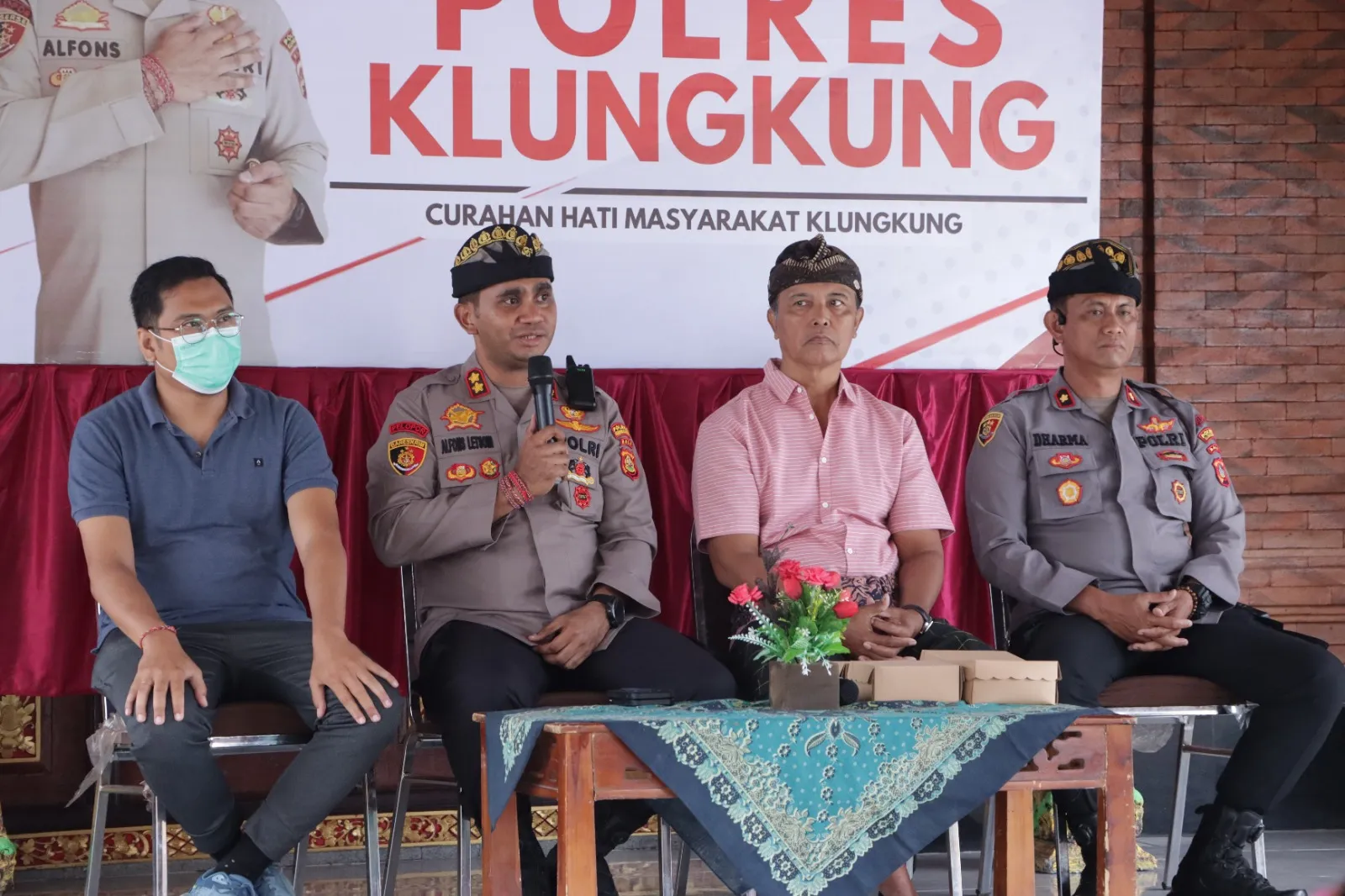 Giat Jumat Curhat Polres Klungkung di Banjar Pegulingan