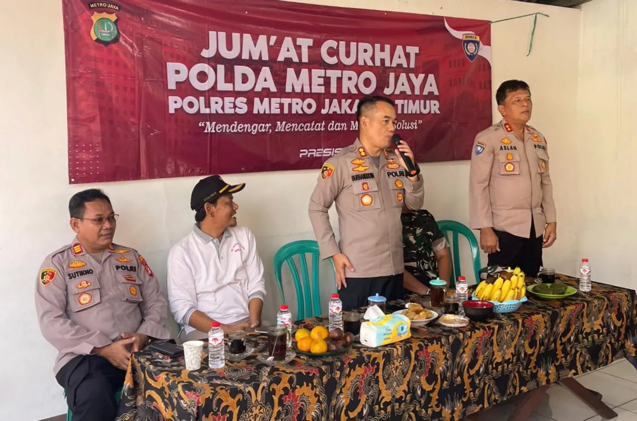 Wakapolres Metro Jaktim Laksanakan Jumat Curhat ke Warga Pondok Kelapa Duren Sawit