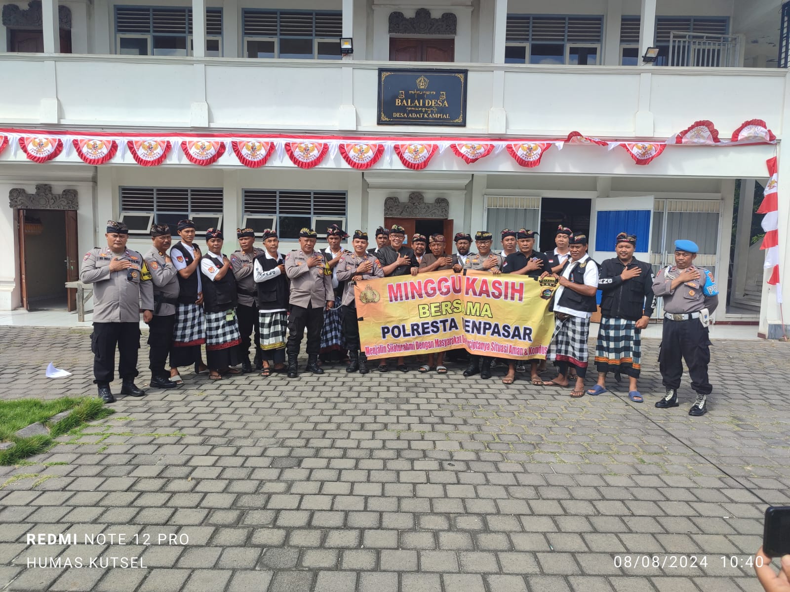 Polresta Denpasar Bersama Polsek Kuta Zelatan Gelar Kegiatan Minggu Kasih di Desa Adat Kampial