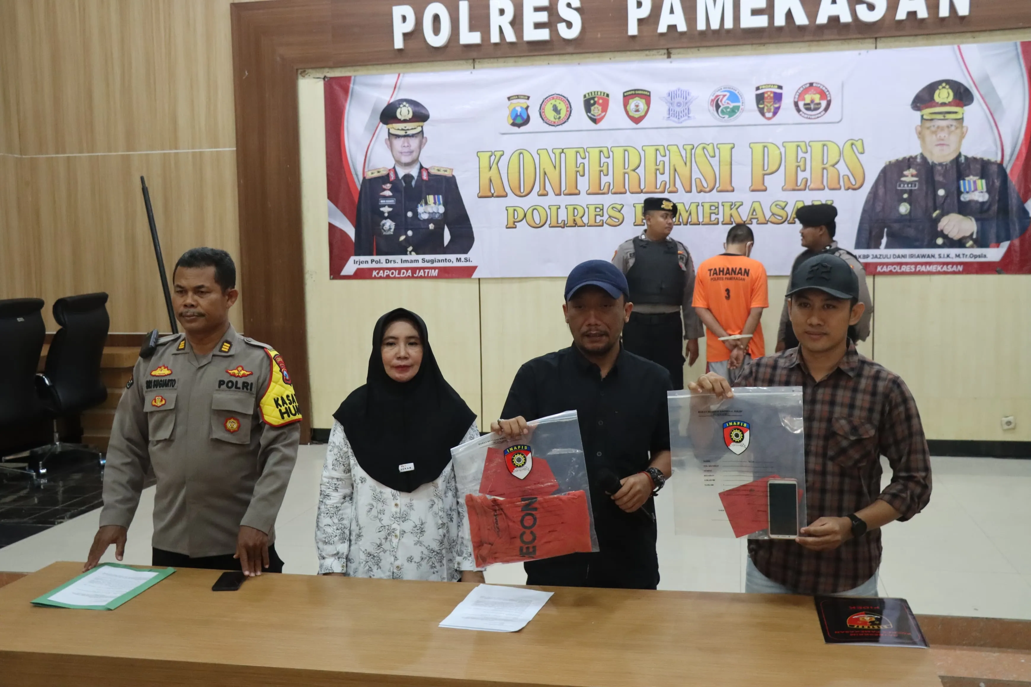 Polisi Amankan Pelaku Pencemaran Nama Baik Via Tiktok Dari Amuk Massa