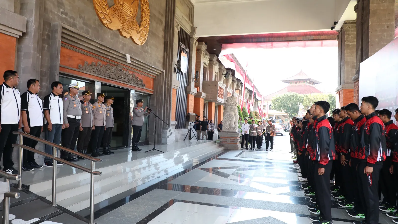 Wakapolda Bali Lepas Kontigen Bola Voly Polda Bali Mengikuti Kapolri Cup 2024