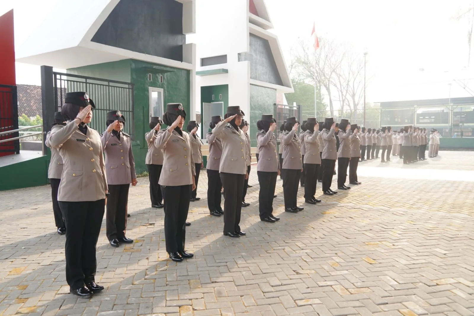 Peringati Hari Jadi ke - 76 Polwan Polres Ponorogo Gelar Ziarah ke Makam Pahlawan