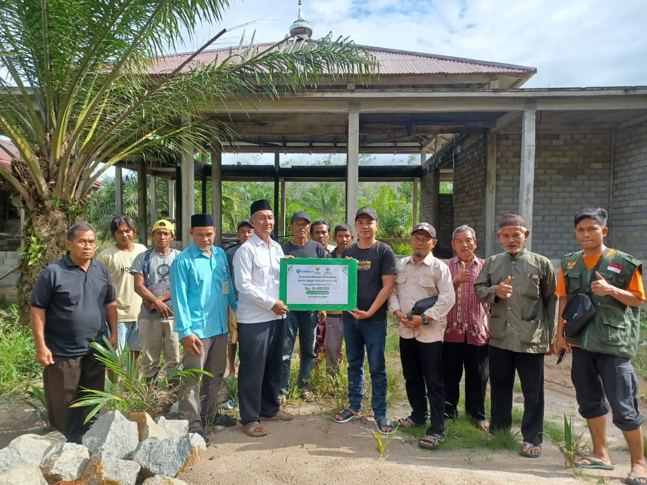 Baznas Kayong Utara Salurkan Bantuan ke Masjid Nurul Ulum Trans Siput Lestari