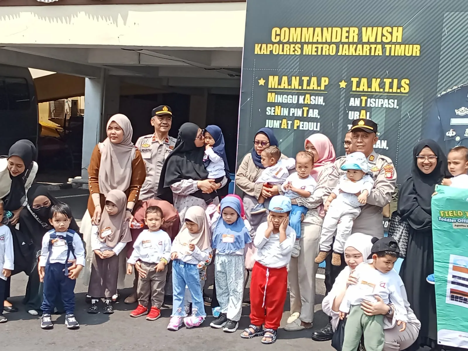 Polisi Sahabat Anak, Polres Metro Jaktim Terima Kunjungan Anak-Anak Dari Yayasan Albata