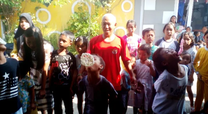 Gebyar HUT RI ke 79, Warga Rt. 09 Rw. 03 Blindungan Gelar Lomba Makan Kerupuk