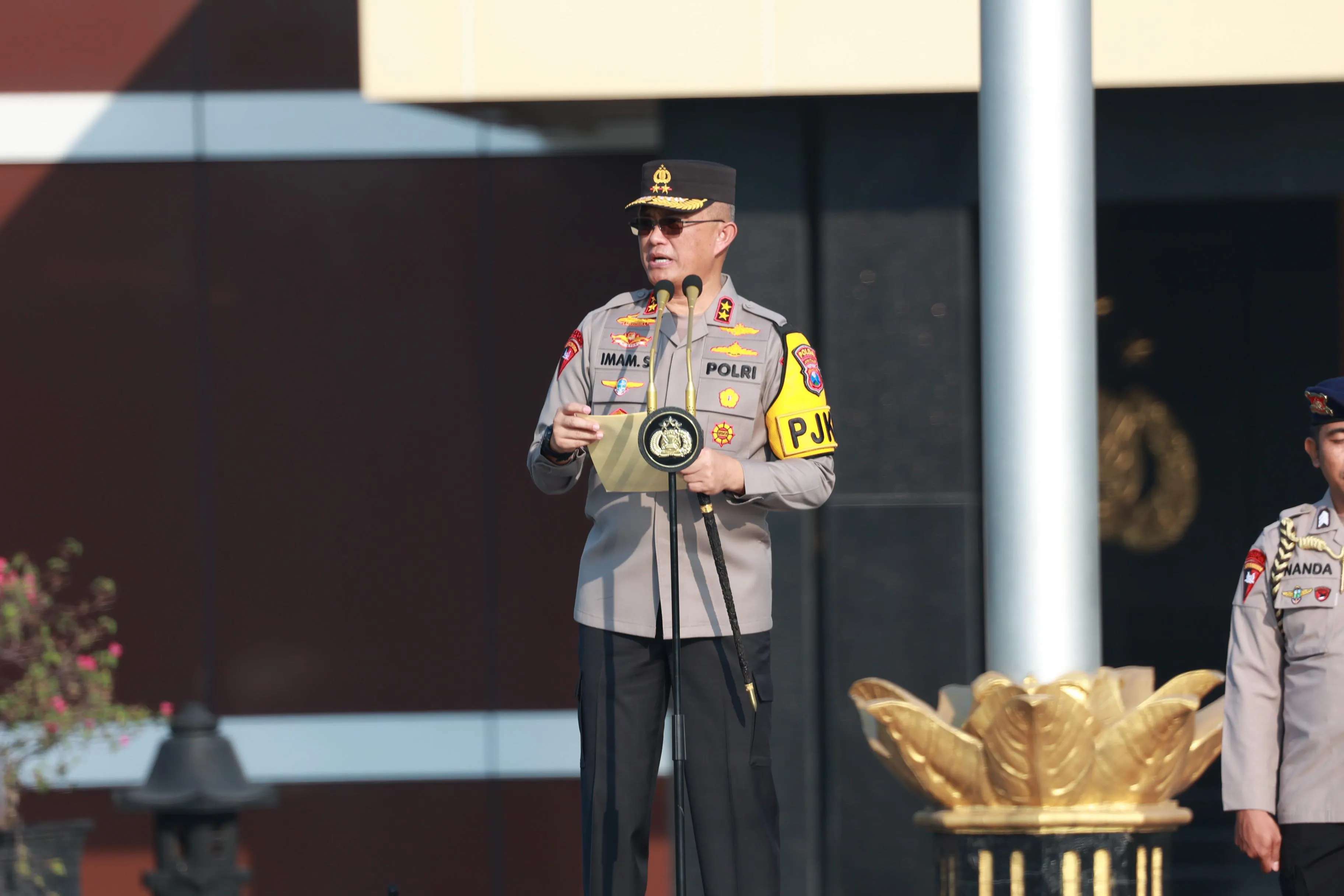Pimpin Apel Pagi Kapolda Jatim Tekankan Netralitas Polri Dalam Pilkada