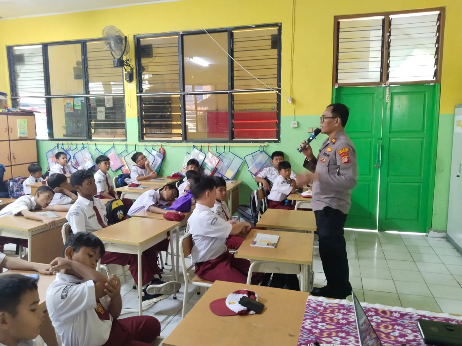 Cegah Bullying dan Perundungan Anak, Kanit Binmas Polsek Kembangan Adakan Police Goes To School
