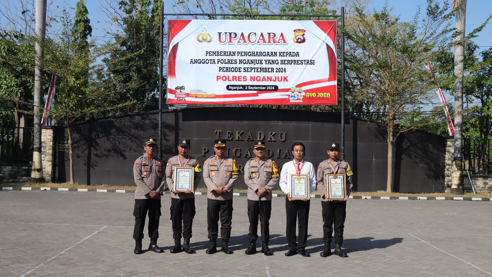 Kapolres Nganjuk Beri Penghargaan 3 Anggota Polsek Yang Sigap Membantu Ungkap Kasus