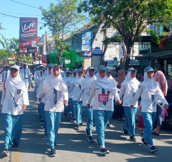 SMKN 1 Sampang Ikut Serta Lomba Gerak jalan, Regu Pi 1 Layak Masuk Nominasi