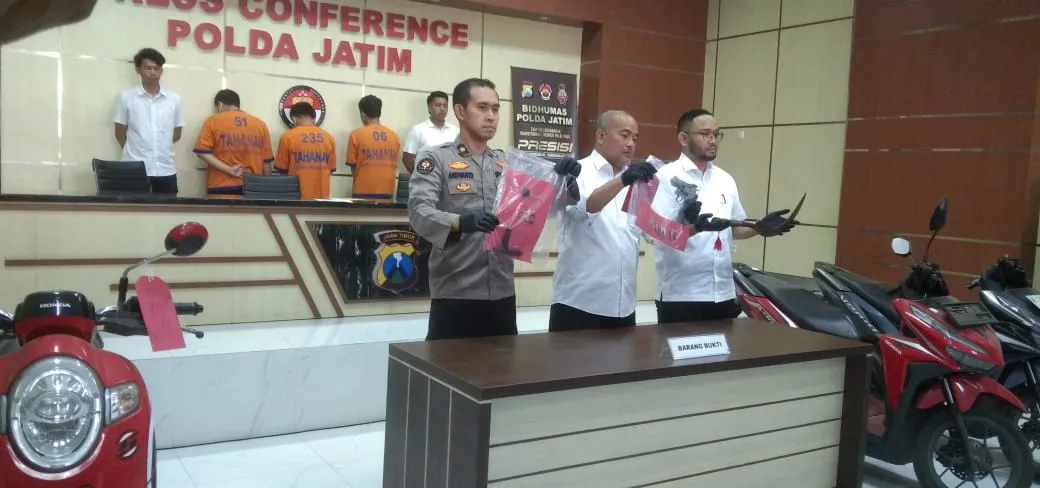 Polda Jatim Berhasil Amankan Tiga Tersangka Curanmor Satu Diantaranya Bersenjata Airsoft Gun
