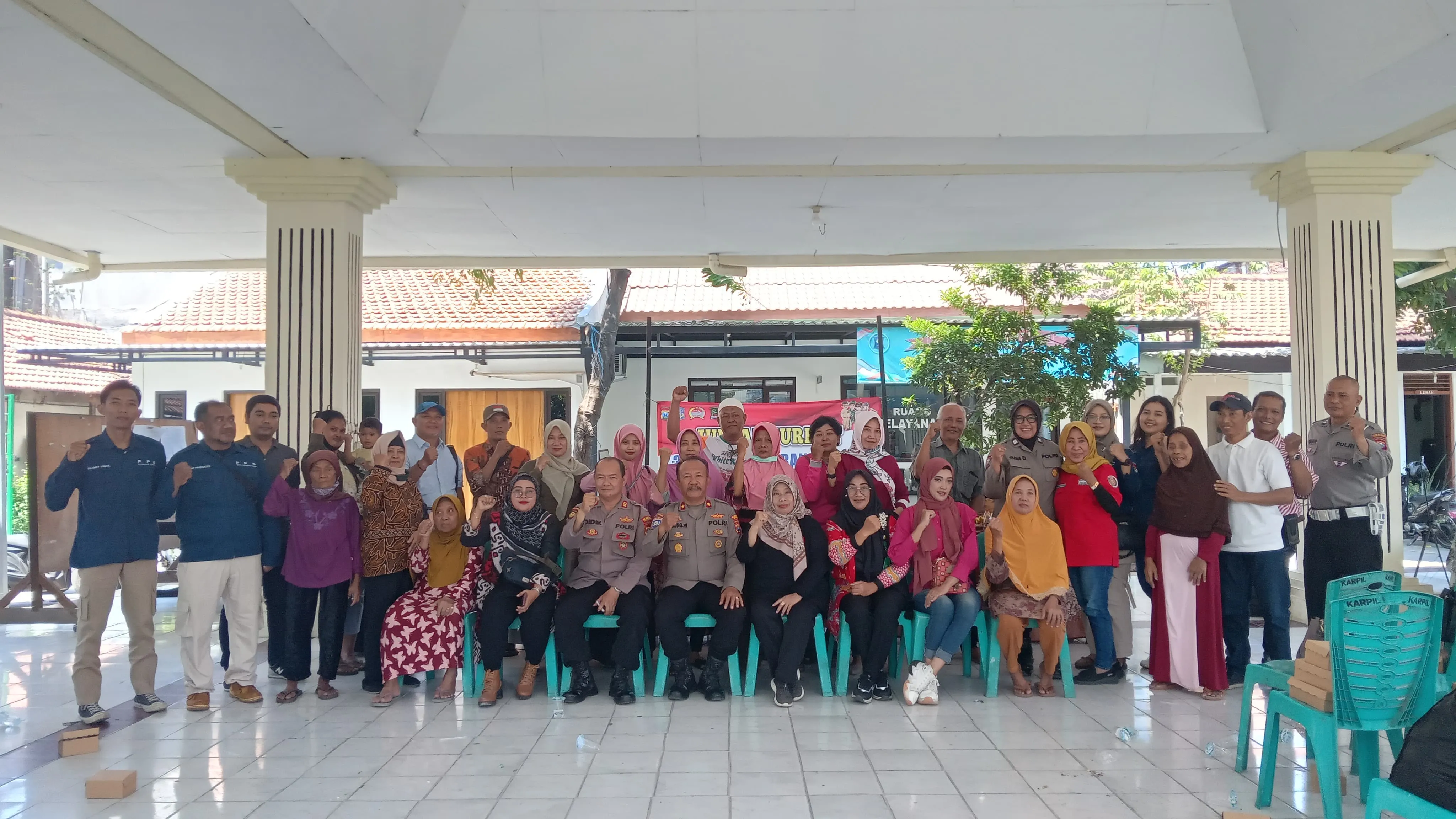Polrestabes Surabaya Ajak Warga Karang Pilang Berdialog Dalam Jumat Curhat, Jelang Pilkada 2024