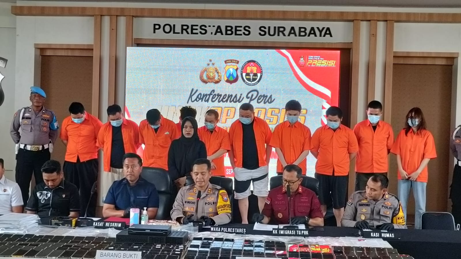 Satreskrim Polrestabes Surabaya Berhasil Bongkar Kasus Penipuan Online, 10 Warga Asing Diamankan