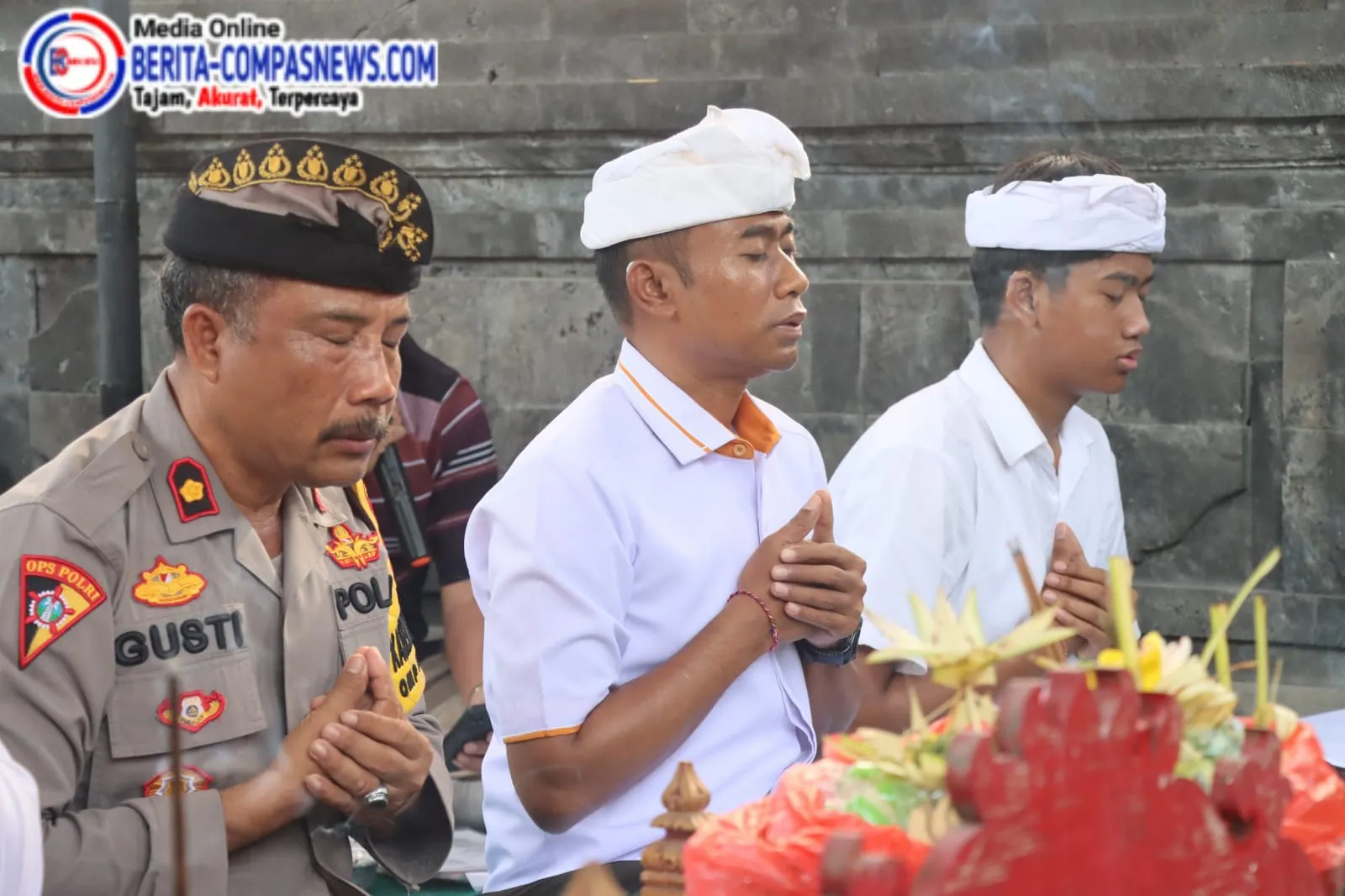 Kapolres Karangasem Pimpin Persembahyangan Galungan Siap Kawal Tahapan Kampanye Pilkada 2024