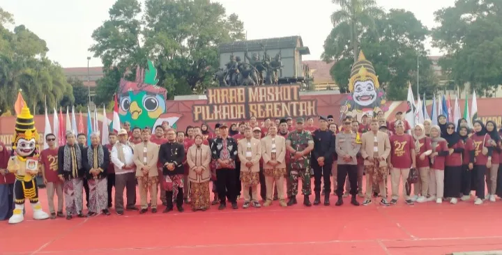 Danramil 0822/01 Bondowoso Hadiri Penyerahan Maskot Pilkada Serentak 2024, Dari KPU Situbondo Kepada KPU Bondowoso