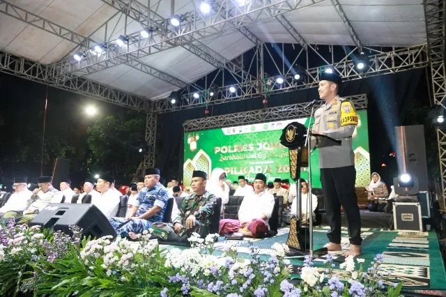 Cooling System Untuk Pilkada Damai, Polres Jombang Ajak Ribuan Warga Bersholawat