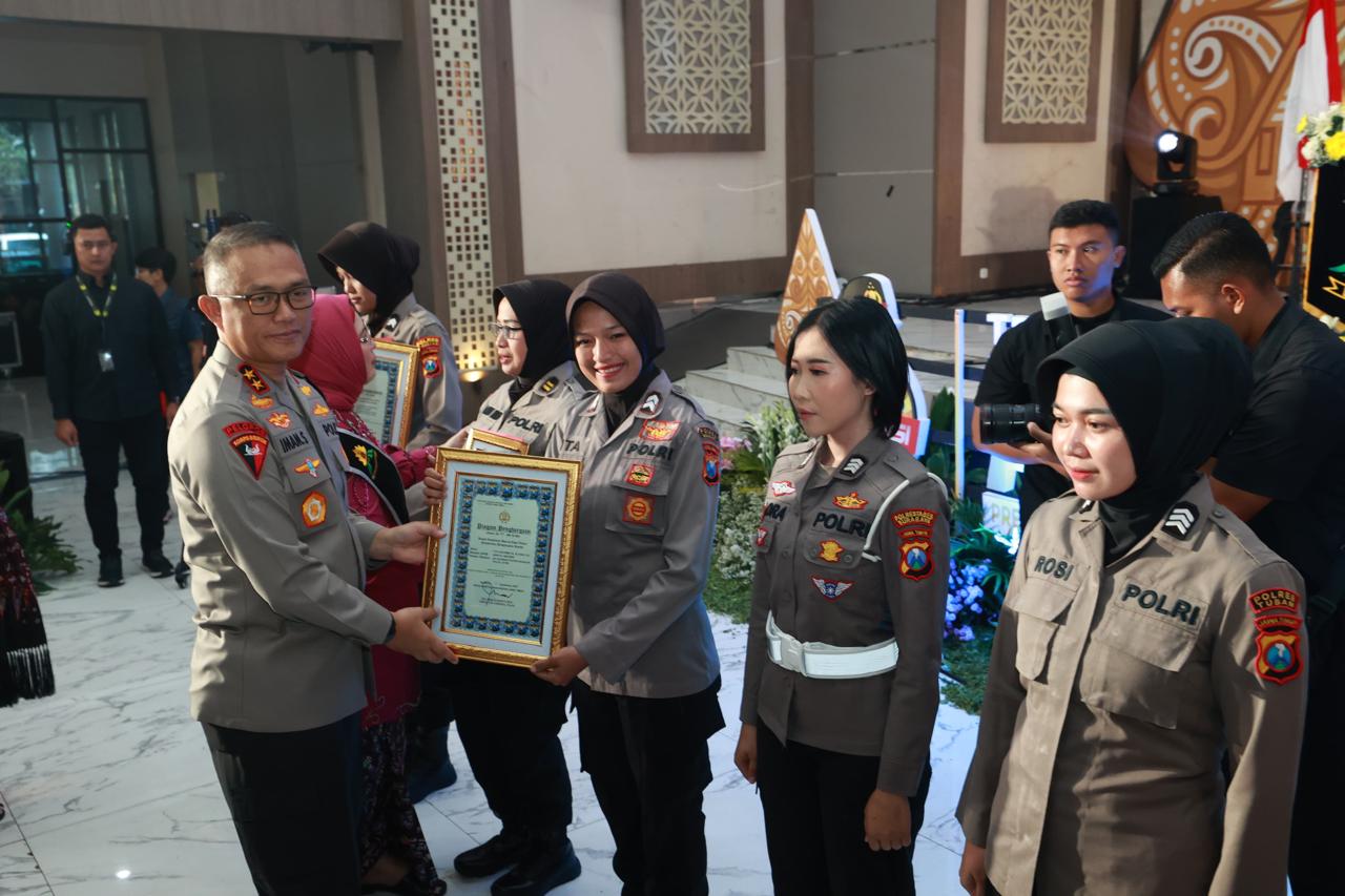 Giliran Briptu Fita Harumkan Nama Polres, Sabet Juara Tiga Lomba MC Dalam Bahasa Inggris