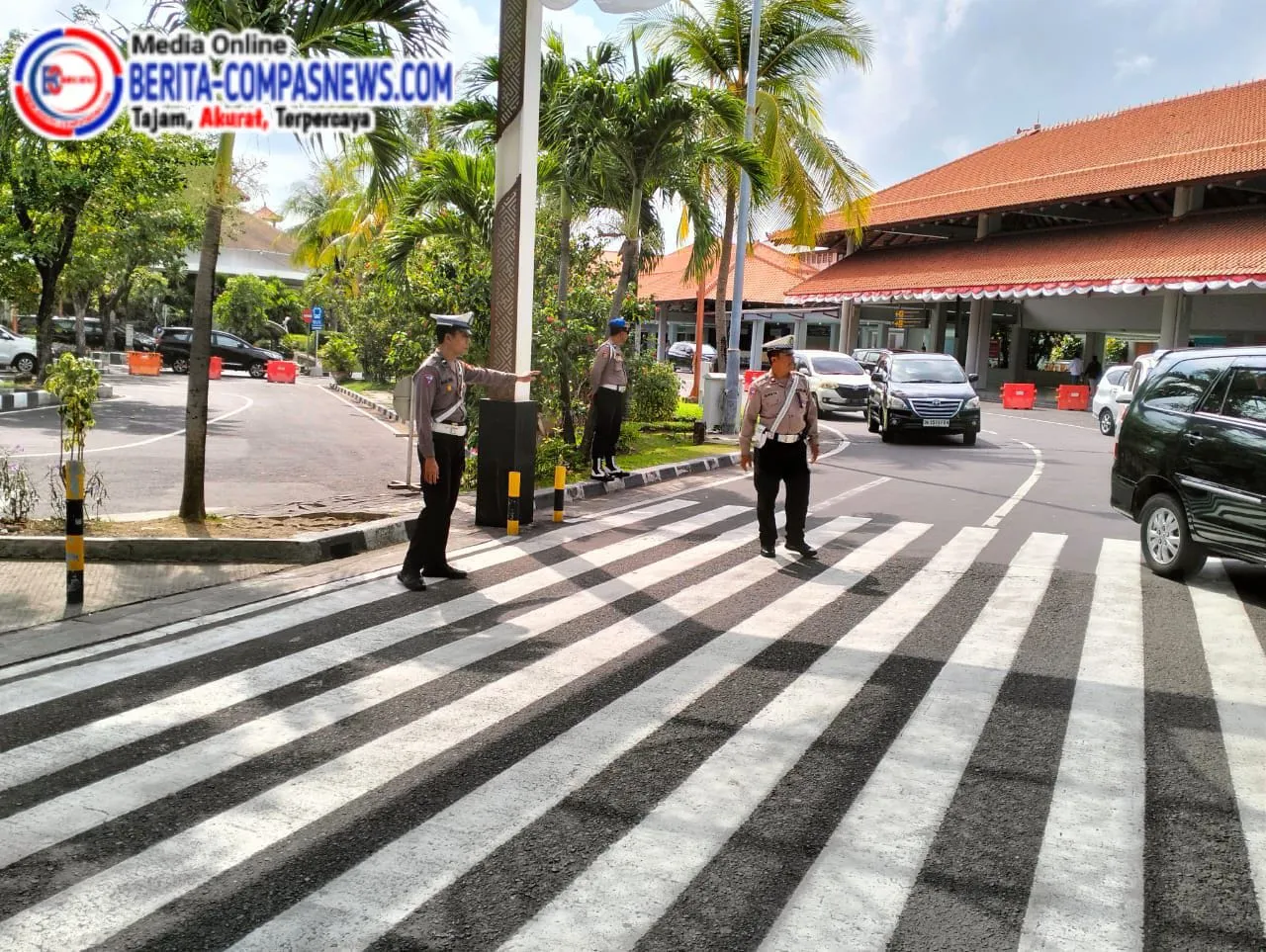 Polres Bandara Ngurah Rai Tempatkan Personilnya Atur Lalin di Terminal Domestik