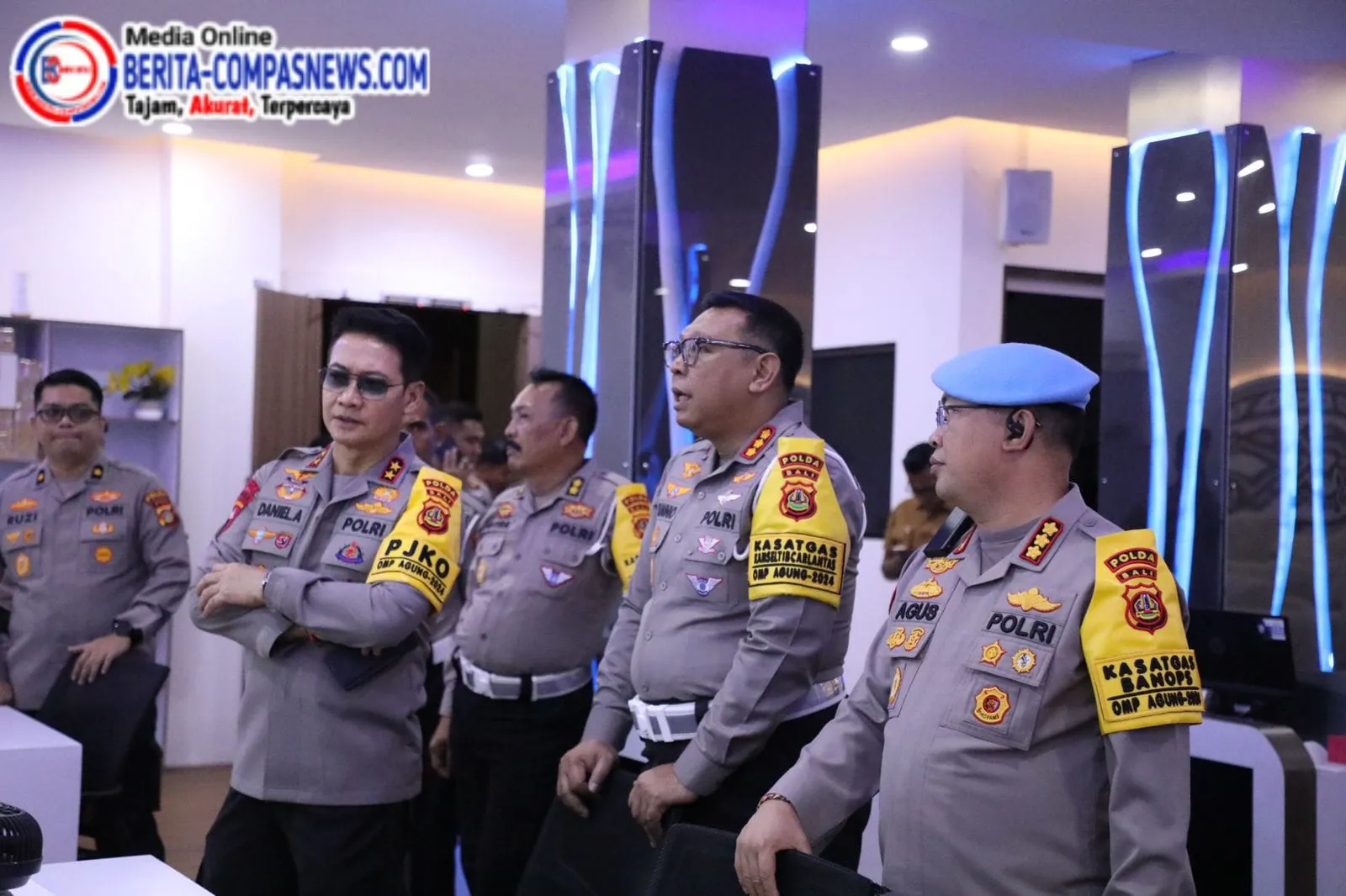 Kapolda Bali Pantau Situasi Lalu Lintas Bali Dari command Center Ditlantas Polda Bali